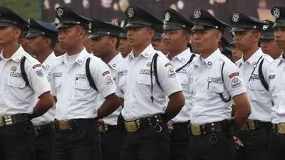 Satpam akan mendapatkan seragam baru mirip dengan institusi Polri berwarna cokelat. (dok Suara.com)