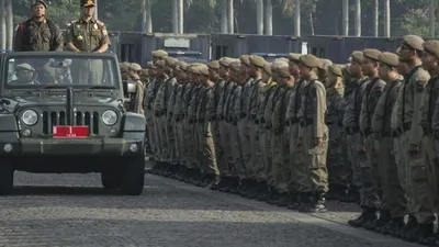 Gubernur DKI Jakarta Anies Baswedan meninjau pasukan dalam Apel Besar Rotasi Satpol PP di Lapangan Monas/Antara