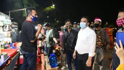 Anggota DPRD DKI Thopaz Syamsul Cek Langsung Protokol Kesehatan PKL BKT
