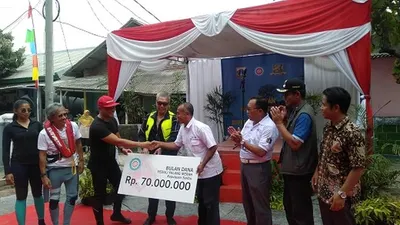 Seadoo Club Indonesia (SCI) memberikan dana bantuan ke PMI Kepulauan Seribu (pulauseribu.jakarta.go.id)