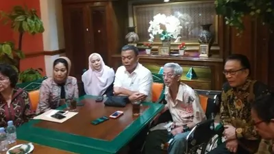 Sejumlah pengusaha di Jalan Sabang Pemprov DKI Jakarta. (Suara.com/Fakhri Fuadi)