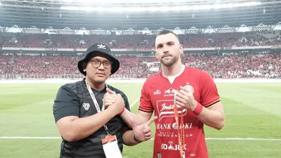 Sekretaris Umum The Jakmania, Diky Soemarno (kiri)/Instagram