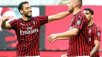 Selebrasi pemain Milan, A Rebic usai menjebol gawang AS Roma. Milan kalahkan Roma 2-0 di Stadion San Siro, Minggu  (28/6/2020) (Foto: EPA-EFE/MATTEO BAZZI)