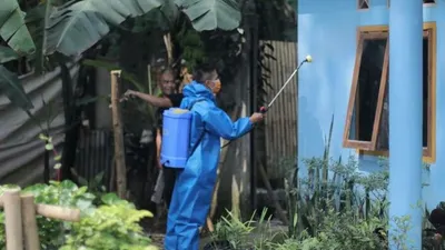 proses penyemprotan disinfektan / beritajakarta.id