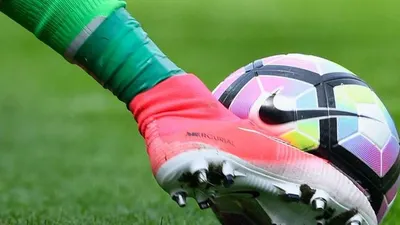 Dispora DKI Jakarta akan melakukan perbaikan rumput lapangan sepak bola di tiga lokasi menjadi rumput sintetis berstandar internasional pada tahun ini. (Ilustrasi/jawapos.com)