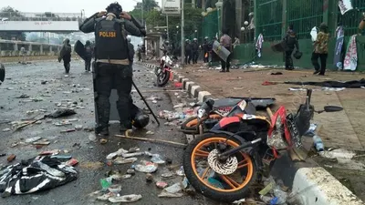 Sepeda motor dirusak massa saat demonstrasi di depan Gedung DPR RI/Ayojakarta.com