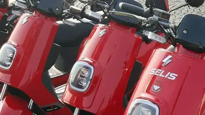 Anies Siapkan Aturan Permudah Warga Miliki Sepeda Motor Listrik