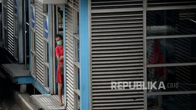 Sebagai ilustrasi, suasana di shelter TransJakarta/ Republika