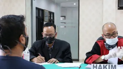 3 pemilik rumah makan di Ciracas, Jakarta Timur menjalani sidang yustisi karena melanggar aturan PSBB pengetatan/dok: timur.jakarta.go.id