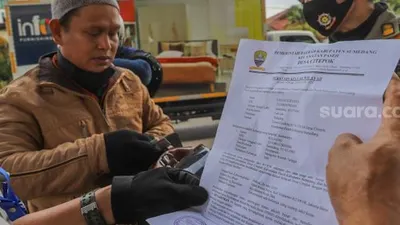 Kebijakan SIKM pernah dijalankan DKI untuk membatasi pergerakan keluar-masuk Jakarta. [Suara.com/Alfian Winanto]