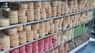 Simping yang diproduksi oleh Rina Mardiana terpajang di etalase penjualan. (Ayopurwakarta.com/Dede Nurhasanudin)