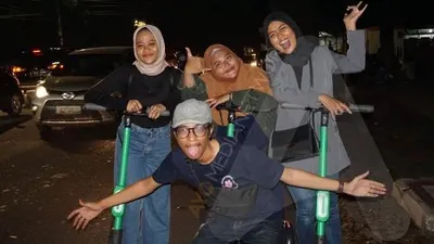 Pengguna skuter listrik di Jakarta Selatan (Ayojakarta.com/Dhika Alam Noor)