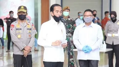 Presiden Jokowi didampingi President Director Summarecon, Adrianto P Adhi melakukan kunjungan ke Summarecon Mall Bekasi, Selasa (26/5/2020). instagram: @summareconmal.bekasi