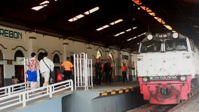 Stasiun Cirebon (Radarcirebon.com/Dedi Haryadi)