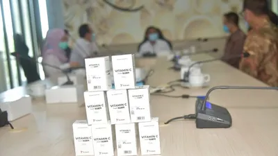 Pemkab Bekasi menerima donasi 500.000 vitamin C dari PT Triman/Humas Pemkab Bekas