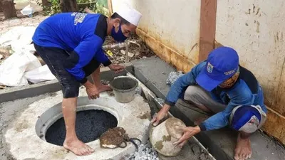 Satuan Tugas (Satgas) Sumber Daya Air Kecamatan Tanah Abang membangun 32 titik sumur resapan guna meminimalisir banjir di kawasan Kelurahan Petamburan/dok: beritajakarta.id