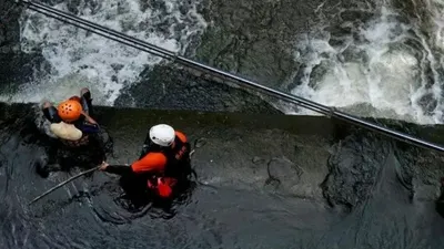 Tim SAR melakukan pencarian siswa hanyut saat susur sungai di Sungai Sempor, Sleman