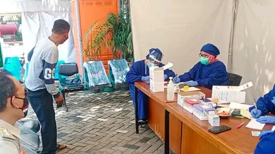 Ratusan ASN dan PJLB Kecamatan Kelapa Gading jalani swab test/dok: utara.jakarta.go.id