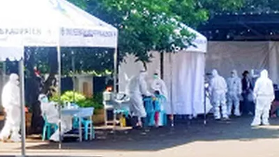 Uji swab massal di halaman Kantor Dinkes Kabupaten Majalengka/ ist