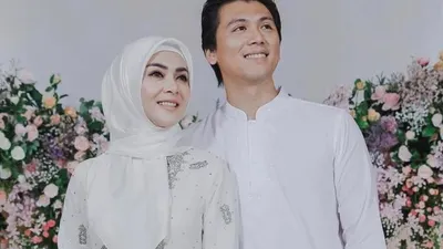Syahrini dan Reino Barack