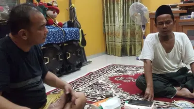 Ustad Syamsudin (berpeci hitam) (Kerukunan Nelayan Banten Selatan)