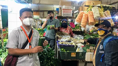 Sudin KPKP Jakarta Utara saat melakukan pemantauan di sejumlah pasar di Jakarta Utara mendampingi Dinas KPKP DKI Jakarta/dok: utara.jakarta.go.id