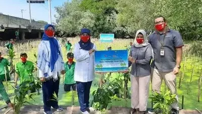 Bank DKI bersama Dinas Pertamanan dan Hutan Kota DKI Jakarta kembali melakukan penanaman sebanyak 5.000 bibit tanaman mangrove di kawasan ekowisata PIK/dok: beritajakarta.id