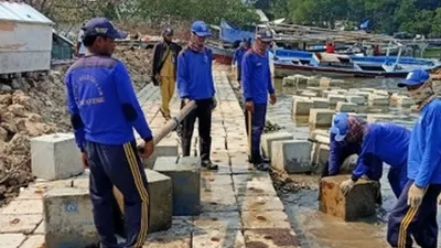 Pembangunan tanggul pemecah ombak di Kepulauan Seribu/Beritajakarta.id