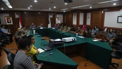 Wali Kota Jakut Sigit Wijatmoko memimpin rapat evaluasi genangan di Kantor Wali Kota Jakut (utara.jakarta.go.id)