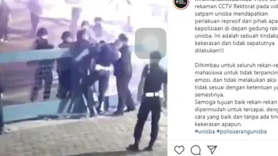Kericuhan antara Polisi dan Satpam Kampus Unisba, Kota Bandung, Kamis (8/8/2020) malam. [Tangkapan layar Instagram @info.mahasiswaunisba]