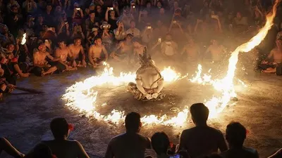 Pergelaran Tari Kecak di Uluwatu, Bali. (Ayojakarta.com/Aini)