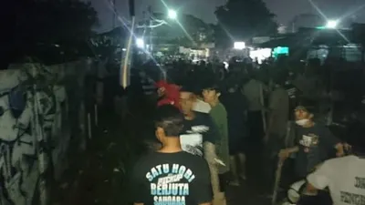 Suasana tawuran di Ciledug, semalam.  (Suara.com/Irfan)