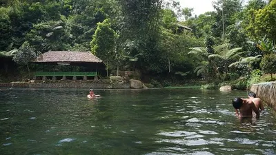 Telaga Cisaladah  berada di tengah perbukitan Gunung Burangrang Kampung Ciparang, Desa Ganjarsari, Kecamatan Cikalong Wetan, KBB. (Ayobandung/Tri Junari)