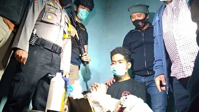 Tersangka dan barang bukti yang berhasil ditangkap Polres Cimahi (Dok Polres Cimahi)