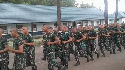 Ilustrasi tentara berolah raga