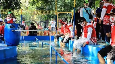 Rasakan Manfaatnya, Ada Kolam Terapi Ikan Gratis di Setu Babakan Jaksel