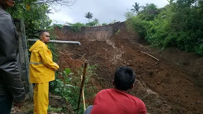 Tebing setinggi lebih kurang 100 meter longsor di Kampung Panampikan, Desa Bugel, Kecamatan Ciawi, Kabupaten Tasikmalaya, Minggu (1/11/2020. (Ayotasik.com/ dok. Istimewa)