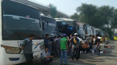 Suasana Terminal Kampung Rambutan Jakarta Timur saat mudik lebaran 2019, Kamis (30/5/2019). (Suara.com/M Yasir)