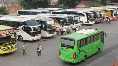 [Ilustrasi] Suasana di Terminal Kampung Rambutan, Jakarta. [Suara.com/Oke Atmaja]