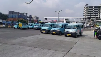 Suasana Terminal Kampung Melayu saat PSBB Transisi, Senin (8/6/2020). (Suara.com/Stephanus Aranditio)