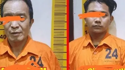 Chang Sup alias Mr. SIM (kiri), warga negara Korea dan rekannya Arief Wibowo, ditangkap Satuan Reserse Narkoba Polres Metro Bekasi karena kedapatan mengonsumsi sabu, Rabu (1/7/2020). [Ist|