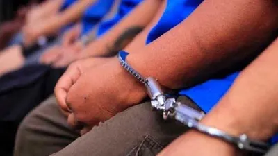 Polisi amankan tersangka JAK, pengunggah video azan jihad saat gelar perkara di Mapolda Jateng, Senin (7/12/2020). (dok Polda Jateng)