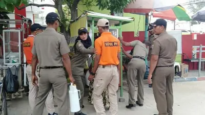 Satpol PP Pulau Panggang lakukan penertiban pedagang/pulauseribu.jakarta.go.id