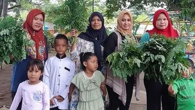 Panen perdana daun kelor di RPTRA Tidung Ceria mencapai 3,5 kilogram (pulauseribu.jakarta.go.id)