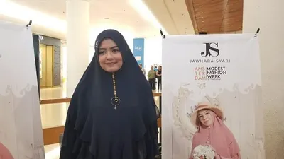 Tika Ramlan mengaku sempat ragu-ragu saat membuka bisnis di dunia fashion. (Ayojakarta.com/Istihanah Soejoethi)