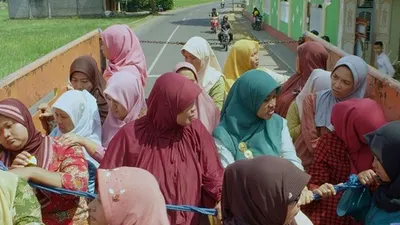 Salah satu cuplikan adegan dalam film Tilik (2018)/dok: Youtube Ravacana Films