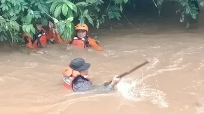 DMC Dompet Dhuafa Bantu Pencarian Bocah 12 Tahun Hanyut di Kali Angke