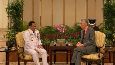 Menteri Dalam Negeri (Mendagri) Tito Karnavian berbincang dengan Perdana Menteri Singapura Lee Hsien Loong di Istana Presiden Singapura, Rabu (15/1/2020) pagi. ( Staf Khusus Mendagri Kastorius Sinaga)