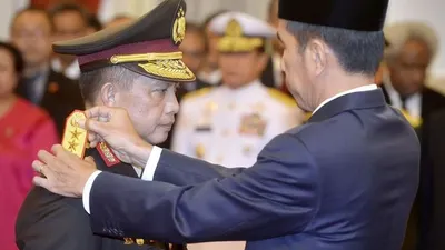 Tito Karnavian saat dilantik menjadi Kapolri oleh Presiden Jokowi di Istana Negara, Jakarta, Rabu 13 Juli 2016/Antara-Yudhi Mahatma