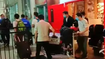 Rekaman gambar Puluhan TKA asal China di Bandara Halu Oleo (HO) Kendari. (Liputan6.com/ Akbar Fua)
